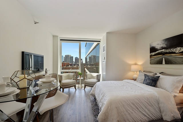 Penthouse bedroom suite overlooking Chicago