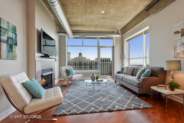 Penthouse bedroom suite overlooking Chicago
