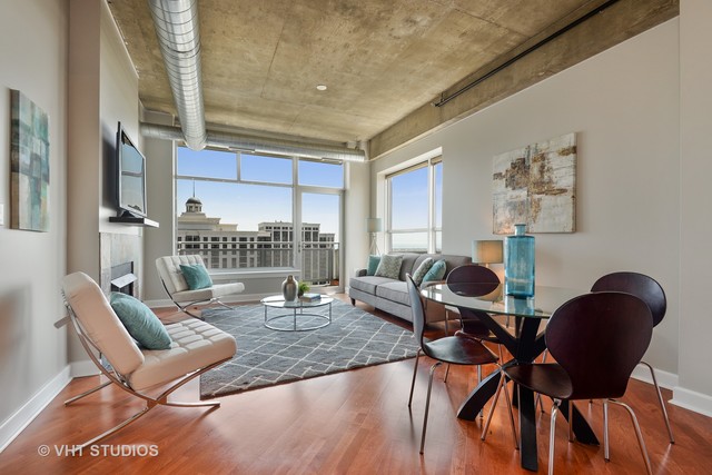 Designer kitchen and refined entertaining spaces