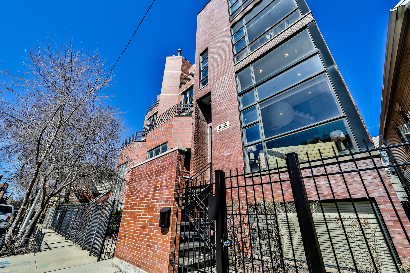 1620 W Ontario Street property in CHICAGO