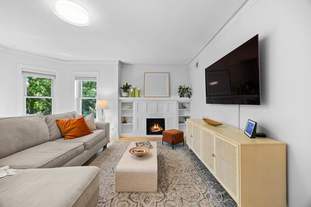 Designer kitchen and refined entertaining spaces