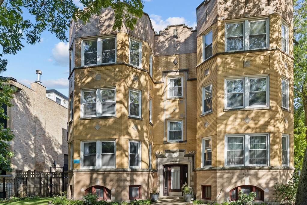 3237 N Oakley Avenue #2N property in Chicago