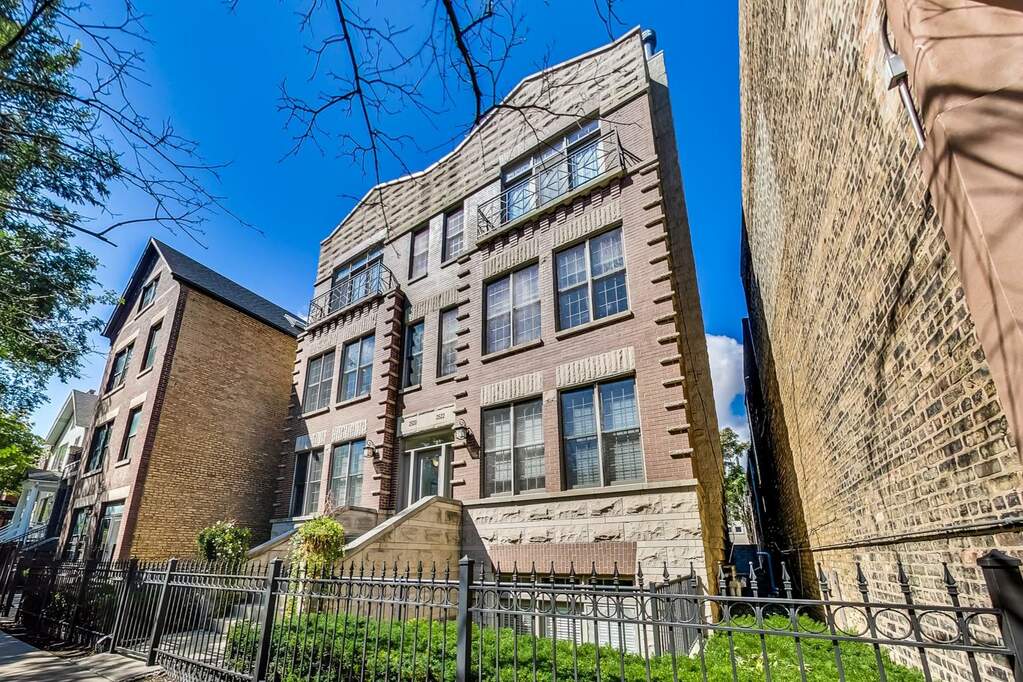 2520 N Southport Avenue #2S property in Chicago