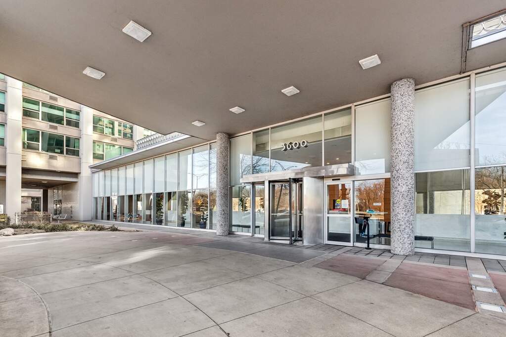 Luxury living space with panoramic Chicago views