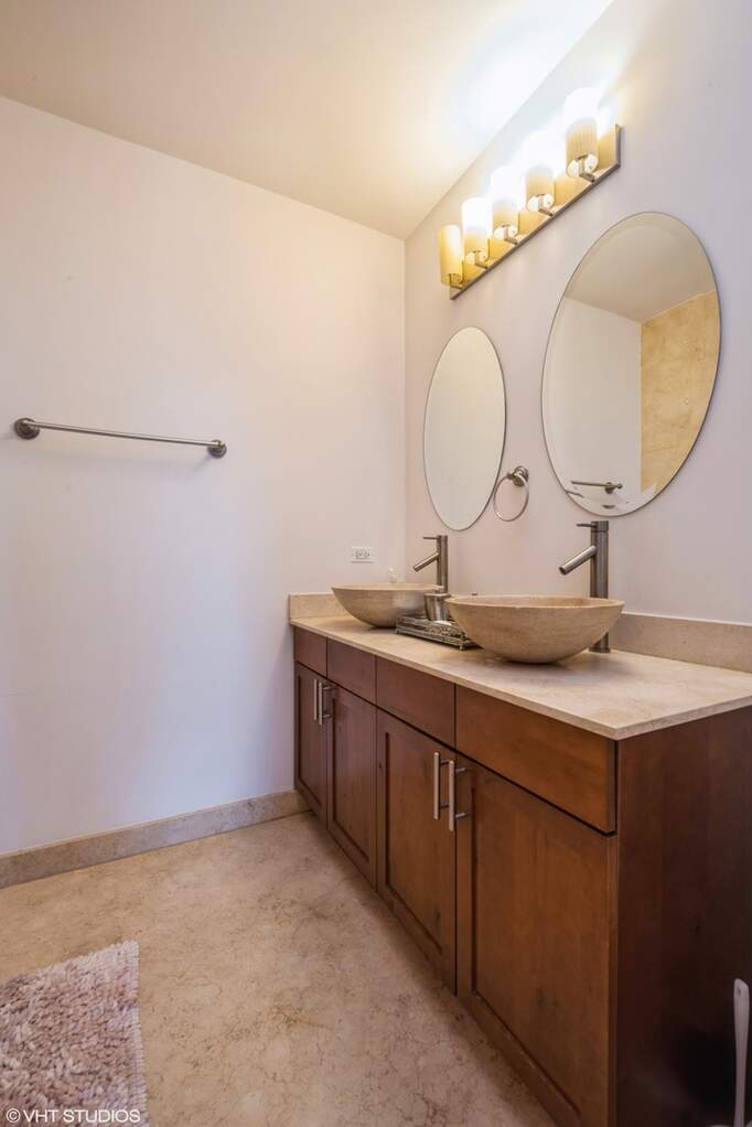 Private full-floor residence detail at Park Tower