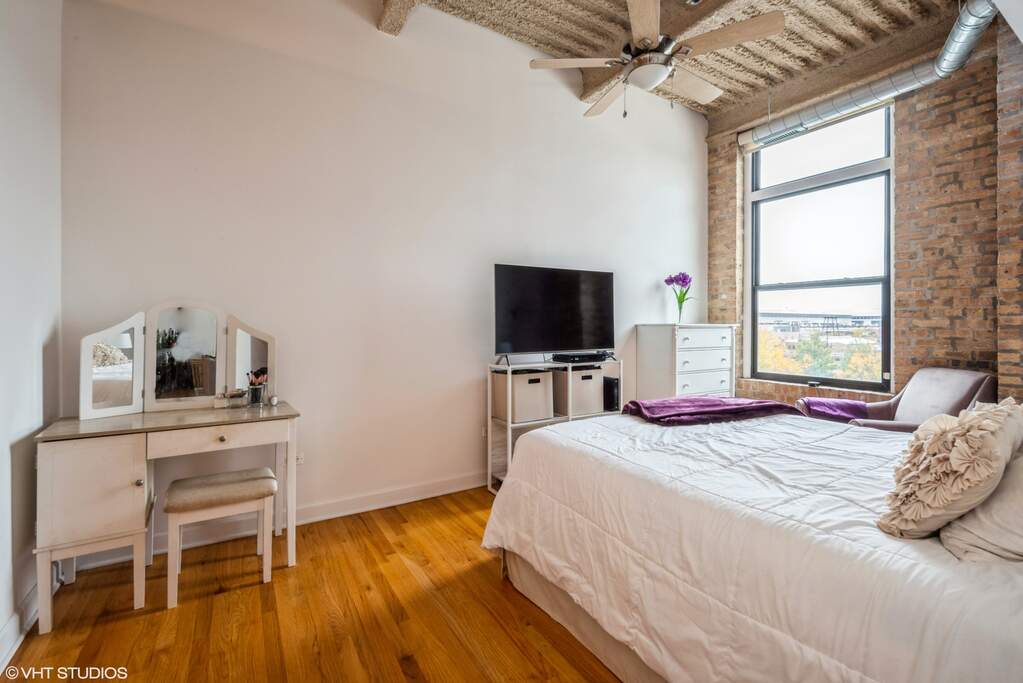 Penthouse bedroom suite overlooking Chicago