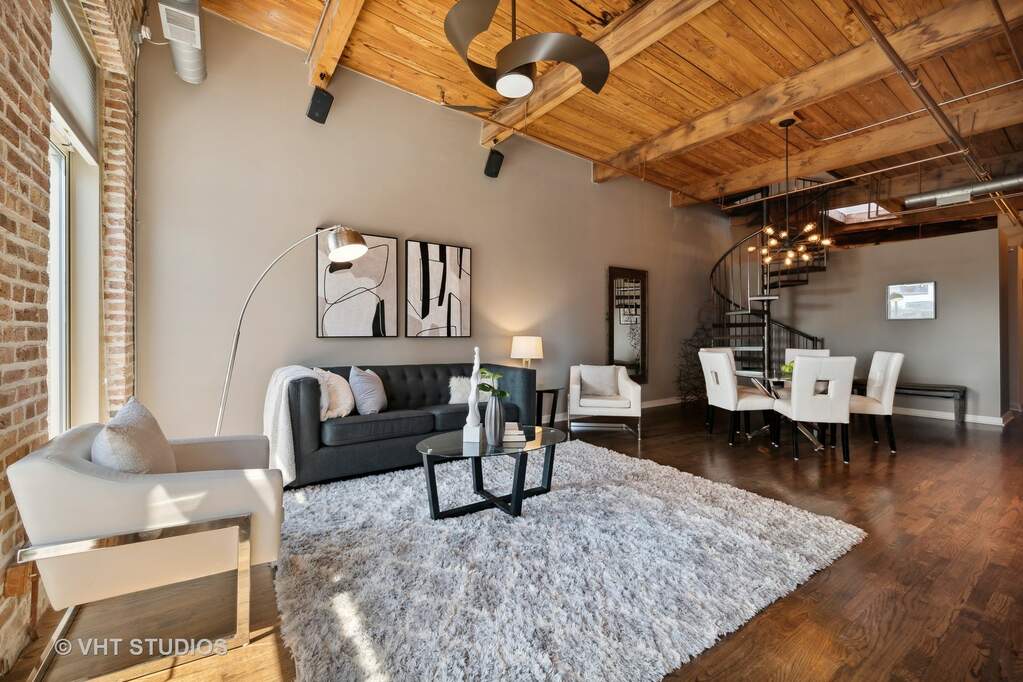 Designer kitchen and refined entertaining spaces