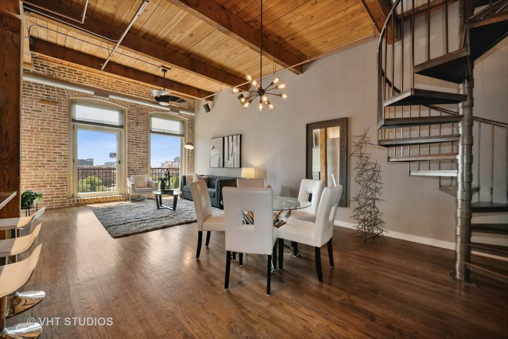 Luxury living space with panoramic Chicago views