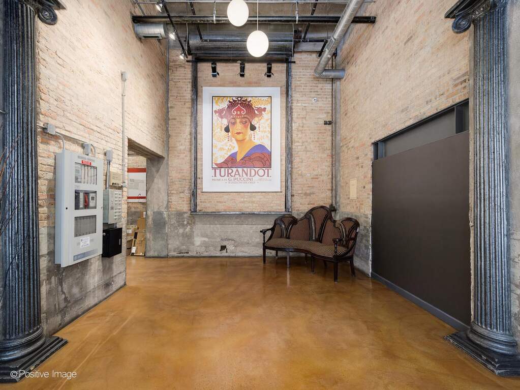 Designer kitchen and refined entertaining spaces