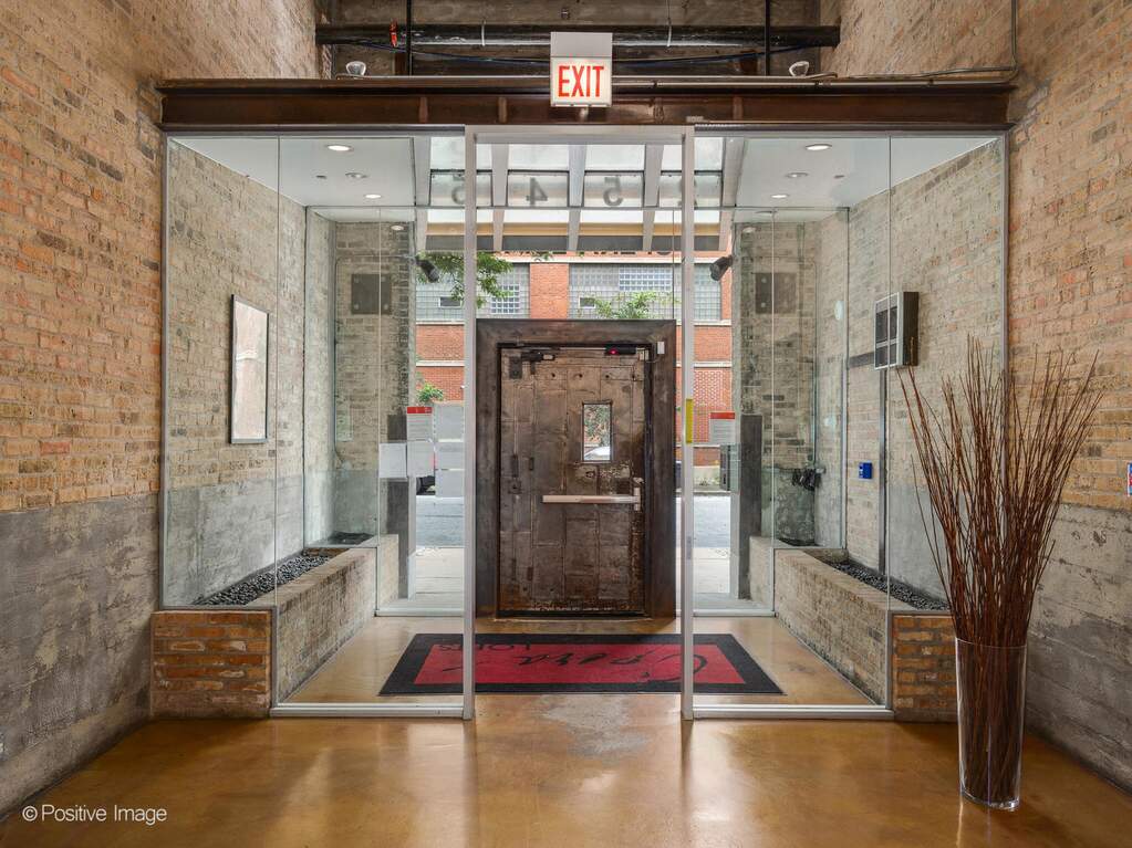 Luxury living space with panoramic Chicago views