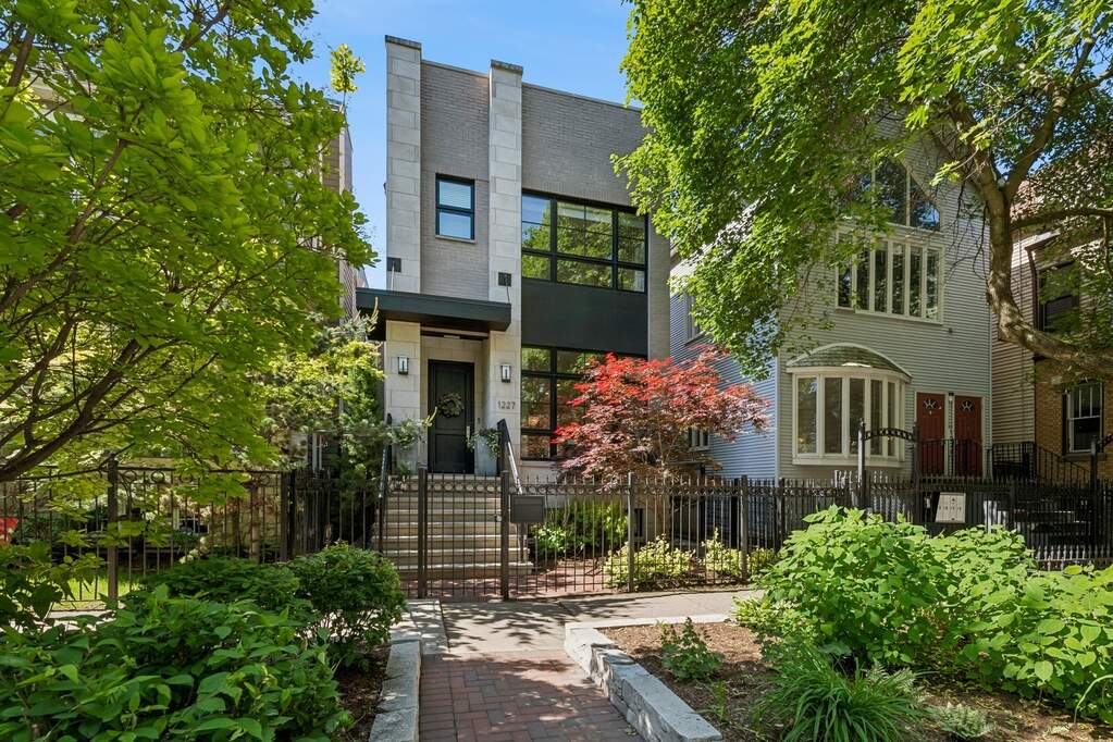 1227 W Wellington Avenue property in Chicago