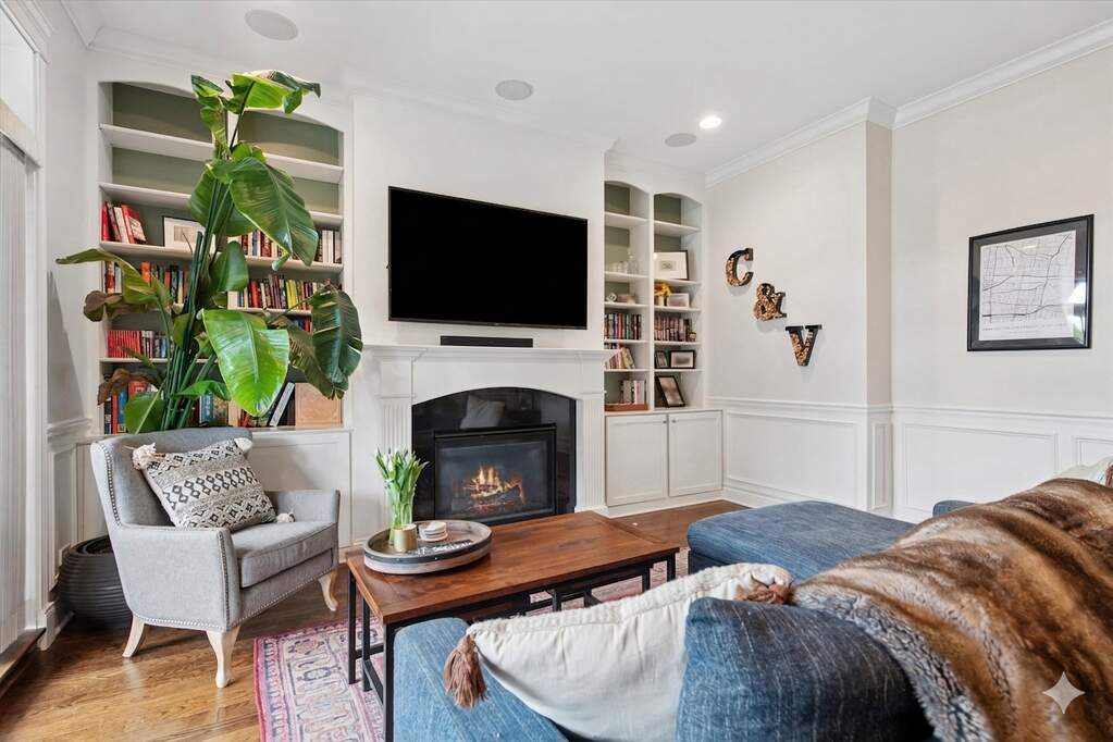 Designer kitchen and refined entertaining spaces