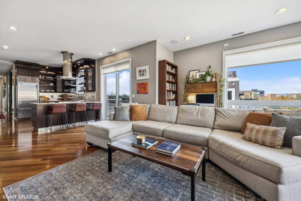 Private full-floor residence detail at Park Tower