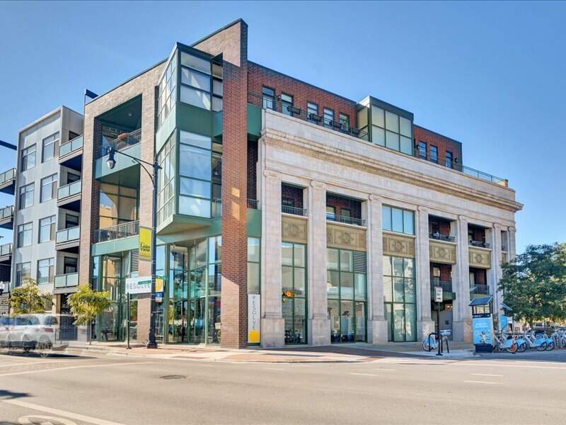1623 W Melrose Street #302 property in Chicago