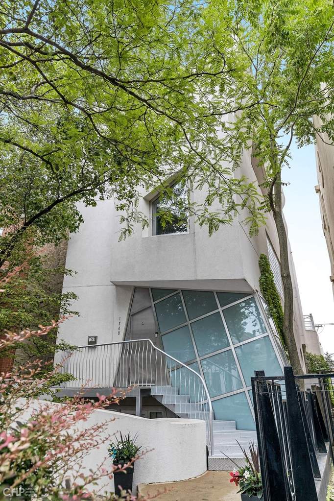 1249 W Dickens Avenue property in Chicago