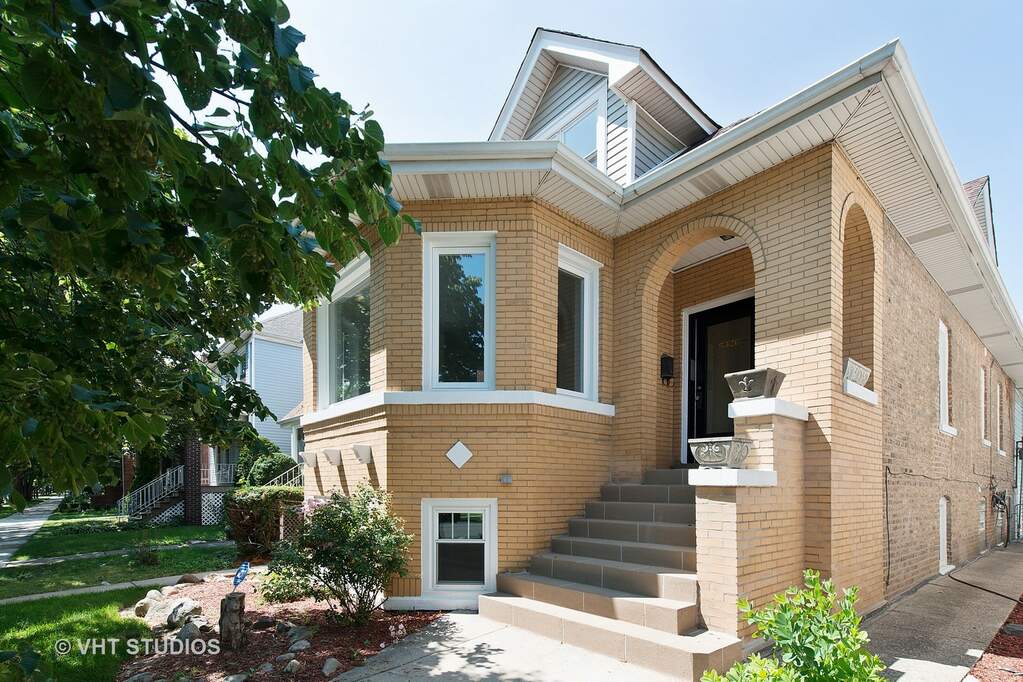 5326 W Roscoe Street property in CHICAGO