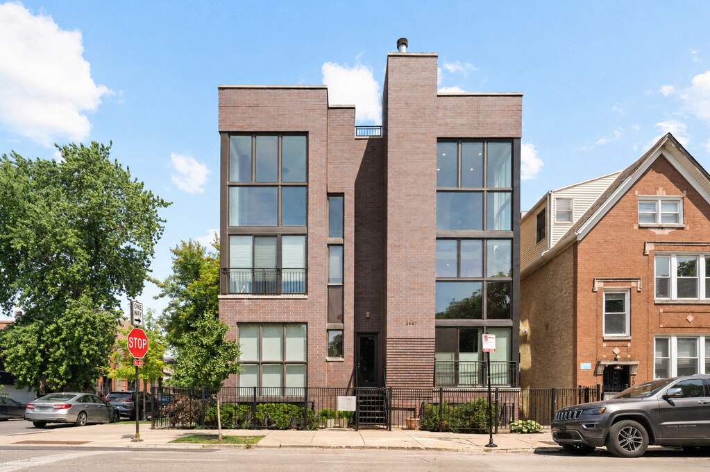 2047 N Leavitt Street #2S property in Chicago