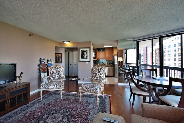Designer kitchen and refined entertaining spaces