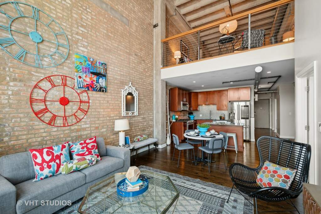 Luxury living space with panoramic Chicago views