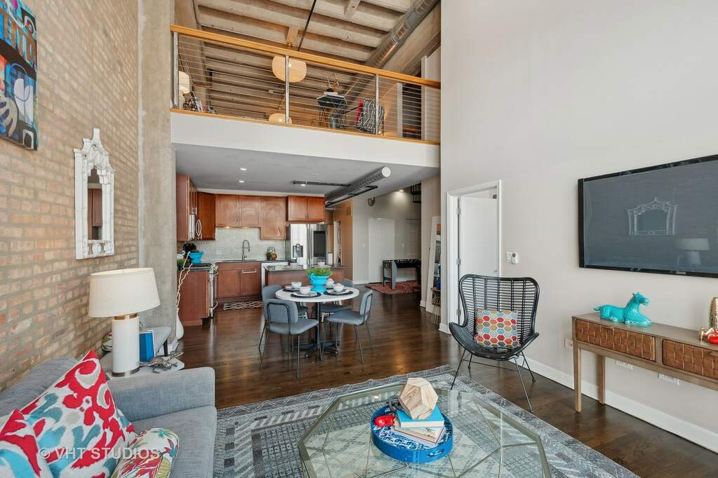 Designer kitchen and refined entertaining spaces