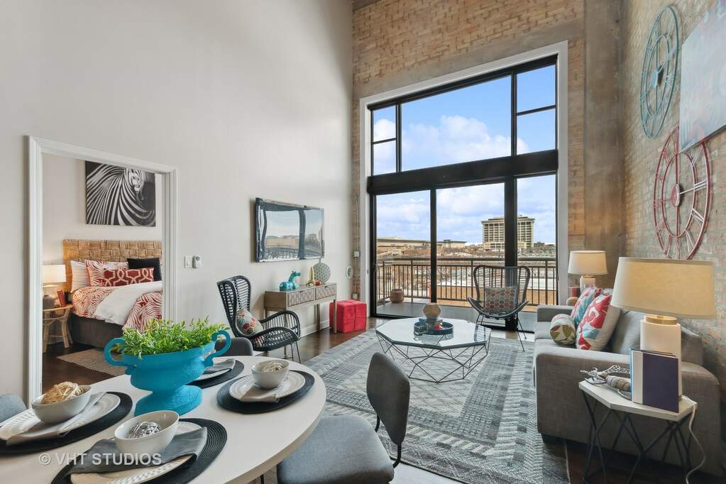 Penthouse bedroom suite overlooking Chicago