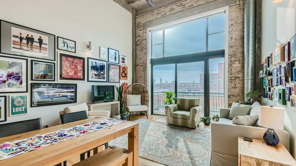 Luxury living space with panoramic Chicago views