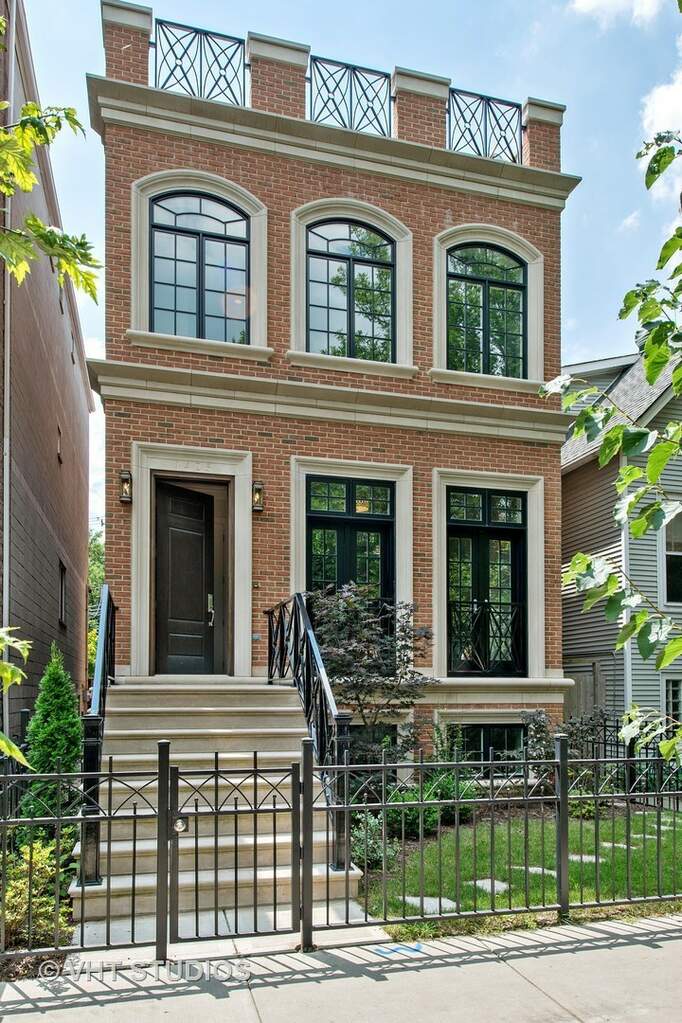 1425 W Melrose Street property in CHICAGO