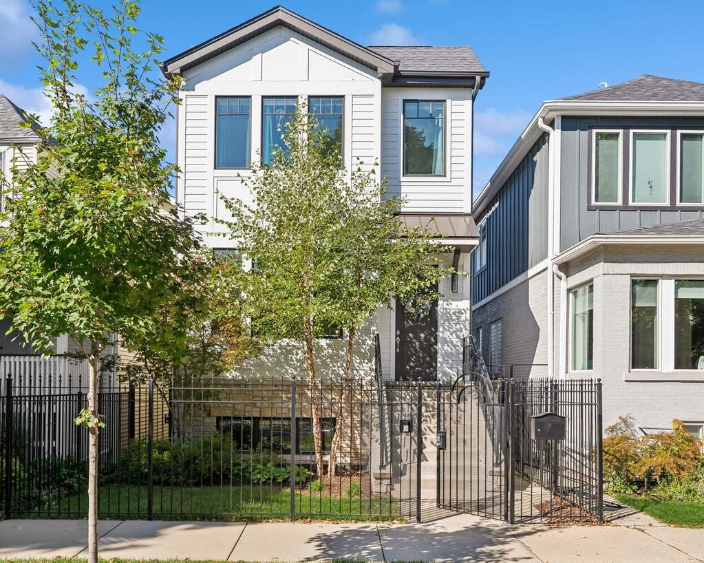 4034 N Maplewood Avenue property in Chicago