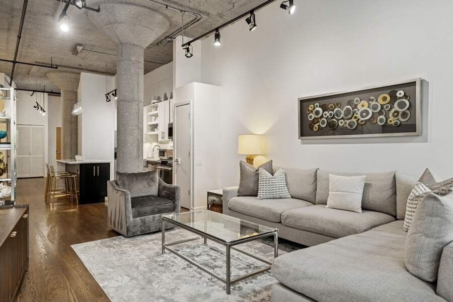 Designer kitchen and refined entertaining spaces