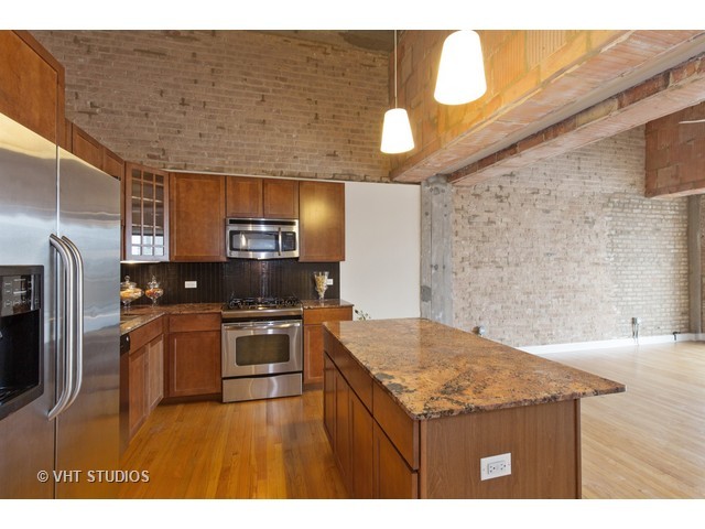 Designer kitchen and refined entertaining spaces