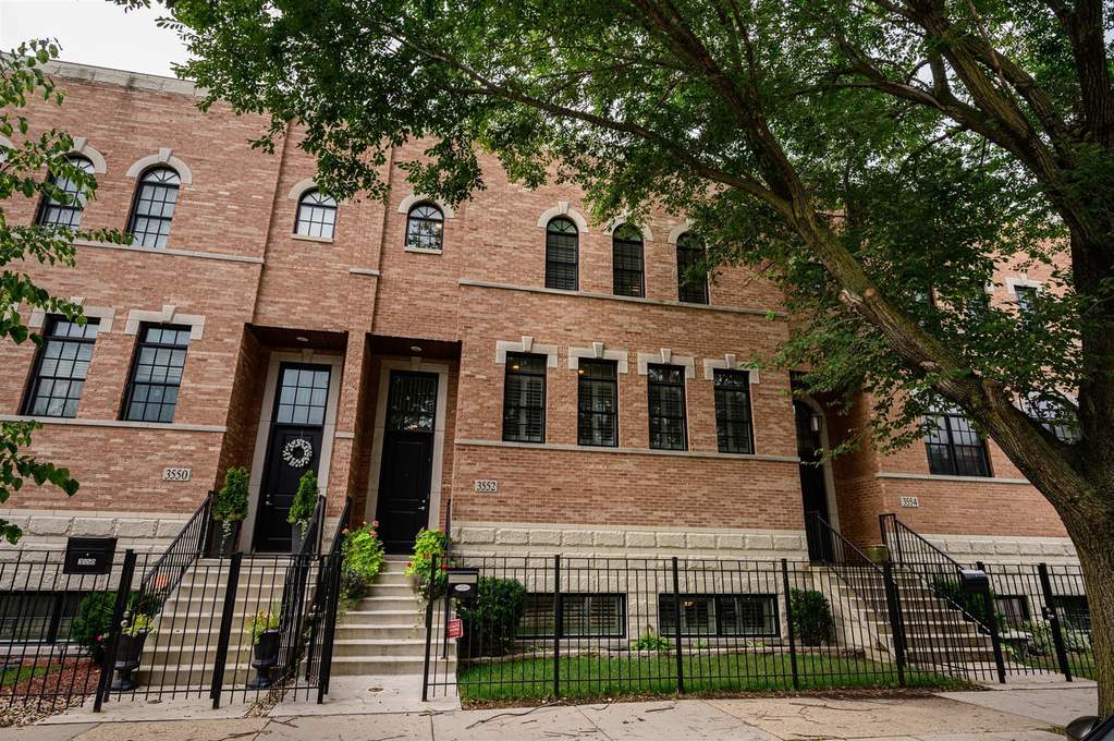 3552 N Hoyne Avenue property in Chicago