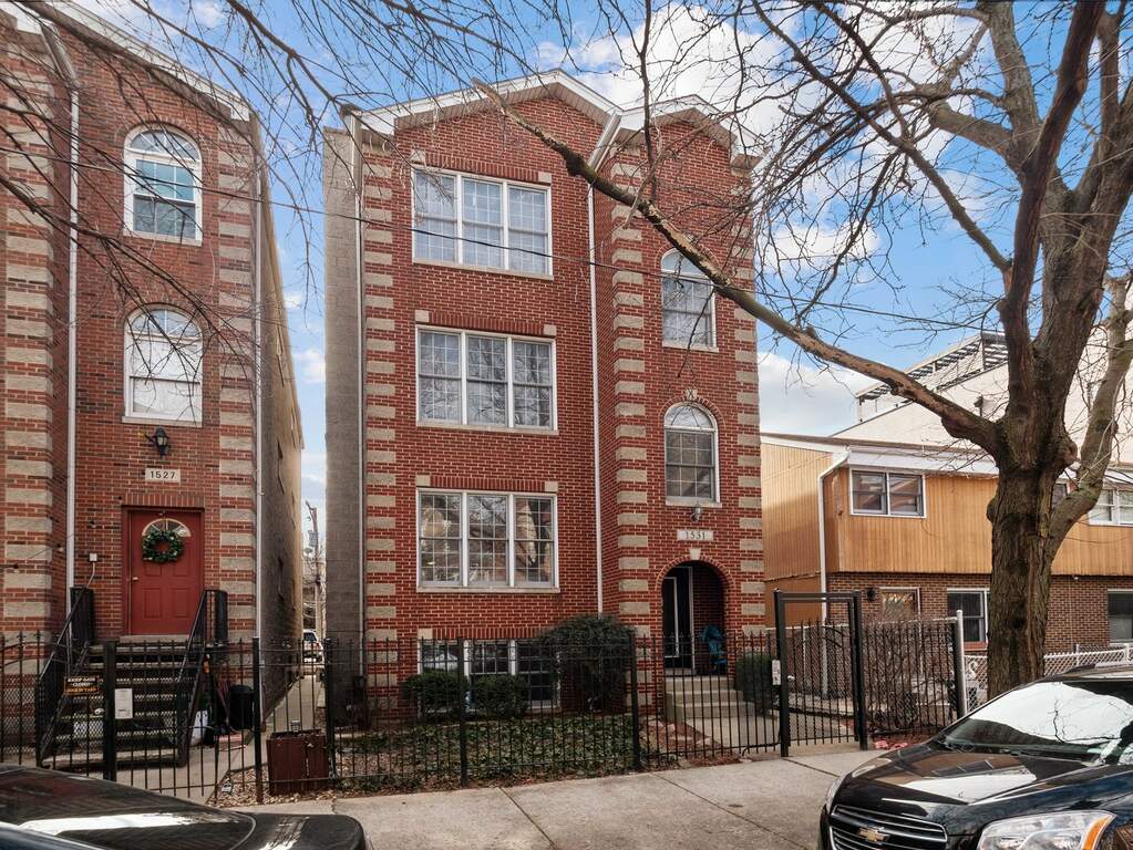 1531 W Walton Street #1 property in Chicago