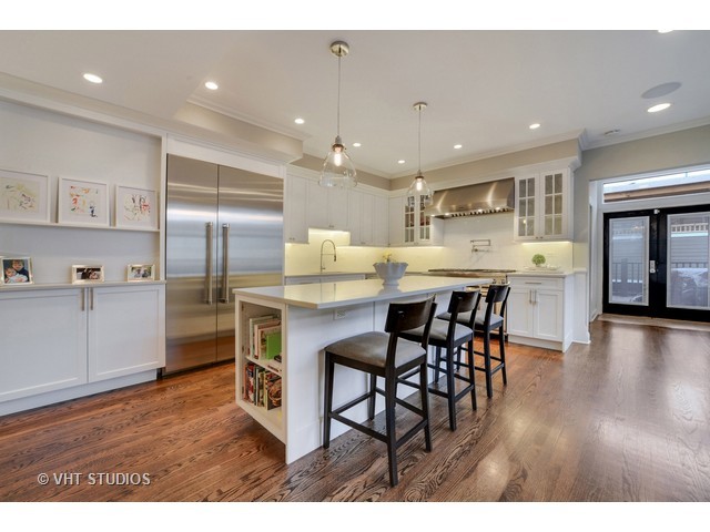 Designer kitchen and refined entertaining spaces