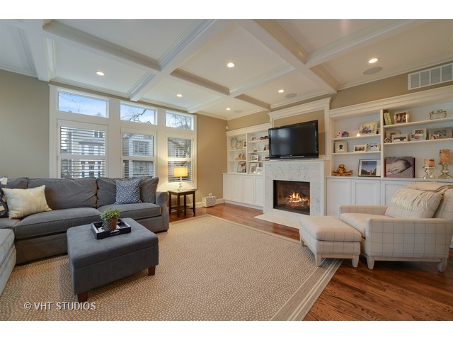 Luxury living space with panoramic Chicago views
