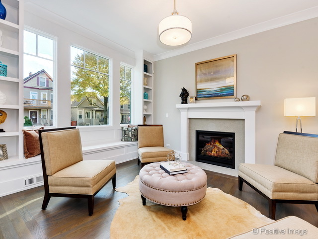 Luxury living space with panoramic Chicago views