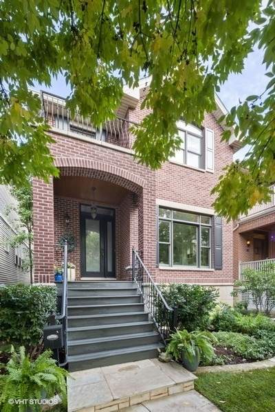 2450 W Bradley Place property in Chicago