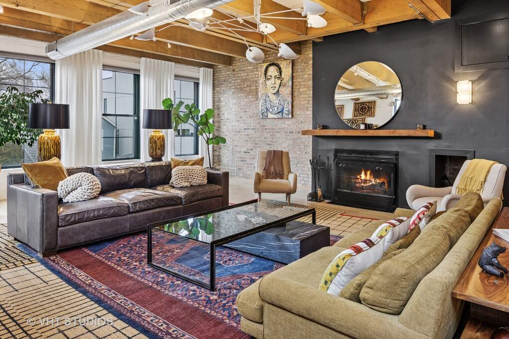 Designer kitchen and refined entertaining spaces