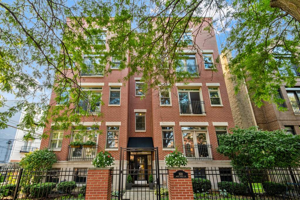 1618 N Oakley Avenue #1S property in Chicago