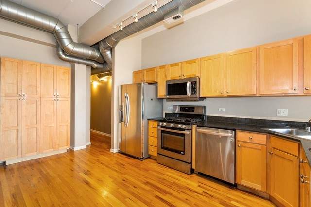 Designer kitchen and refined entertaining spaces