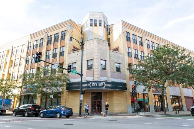 1645 W School Street #320 property in Chicago