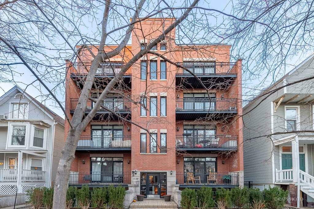 1728 W Roscoe Street #G property in Chicago