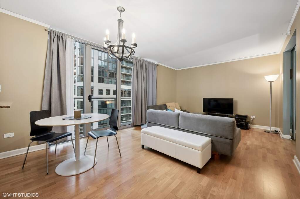 Penthouse bedroom suite overlooking Chicago