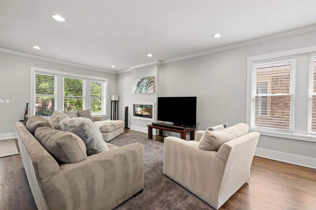 Designer kitchen and refined entertaining spaces