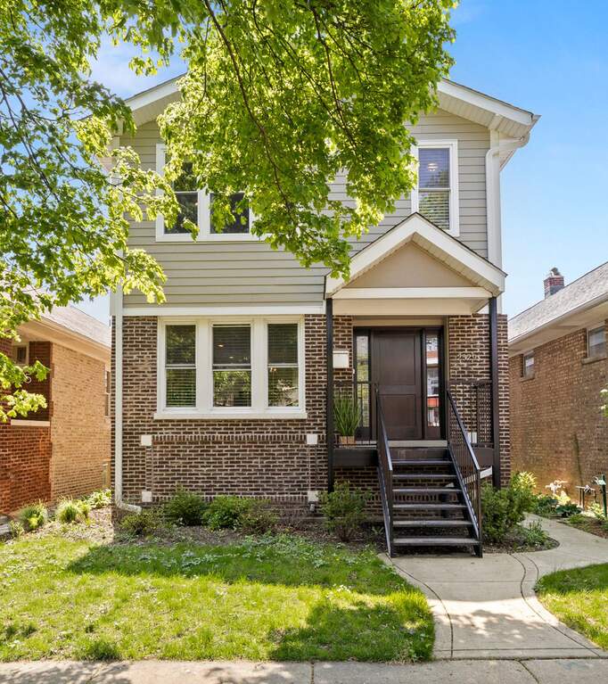 2529 W Cullom Avenue property in Chicago