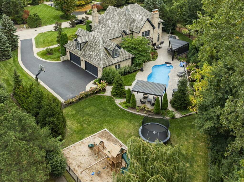 Luxury living space with panoramic Chicago views