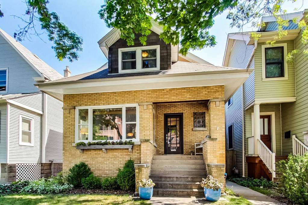 3937 N Claremont Avenue property in Chicago