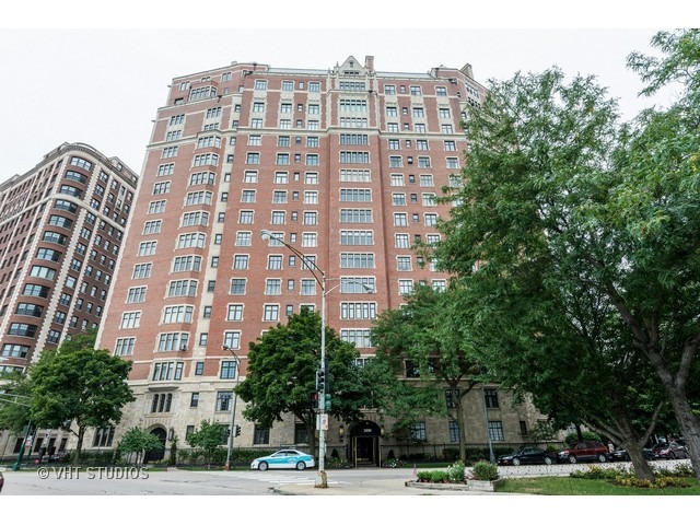 3800 N Lake Shore Drive #2D property in CHICAGO