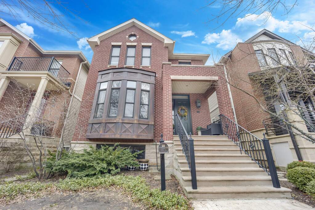 2439 W Bradley Place property in Chicago