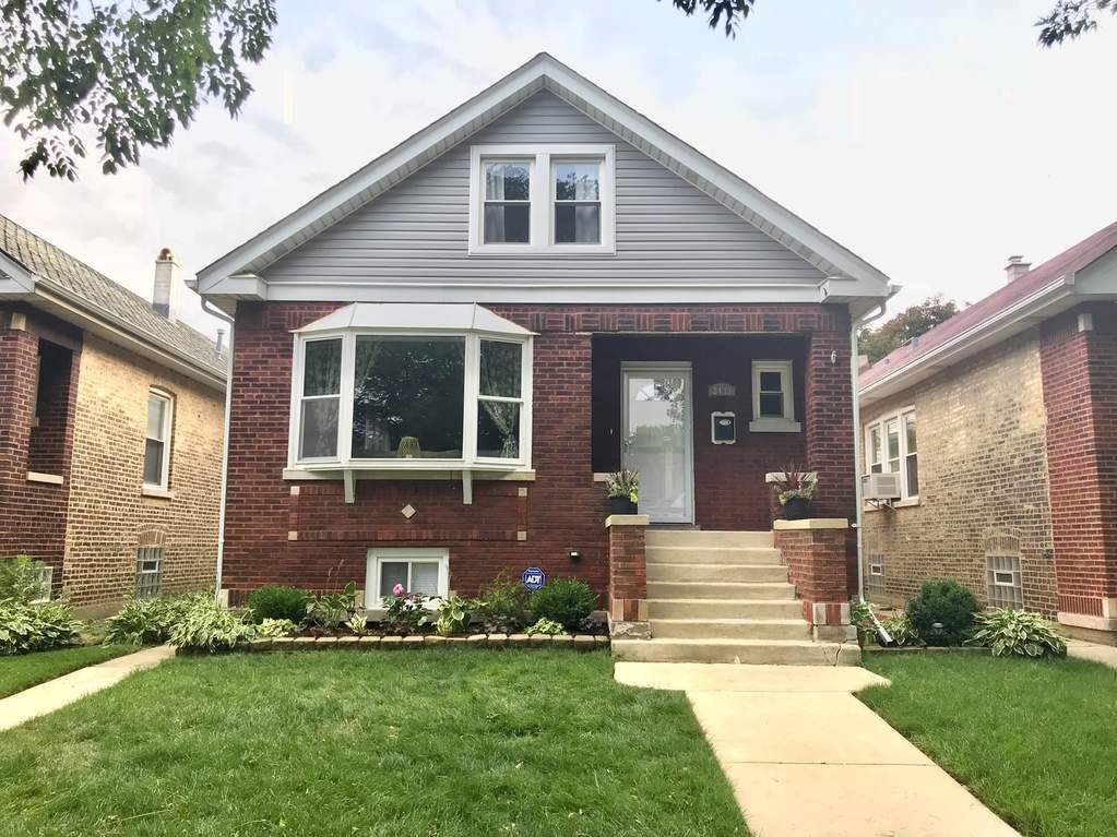 2433 W Berenice Avenue property in Chicago