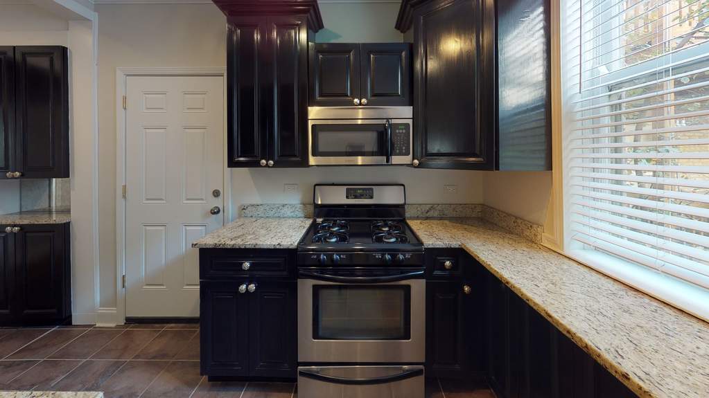 Designer kitchen and refined entertaining spaces
